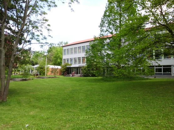 Schulgebäude_Mai2012.b